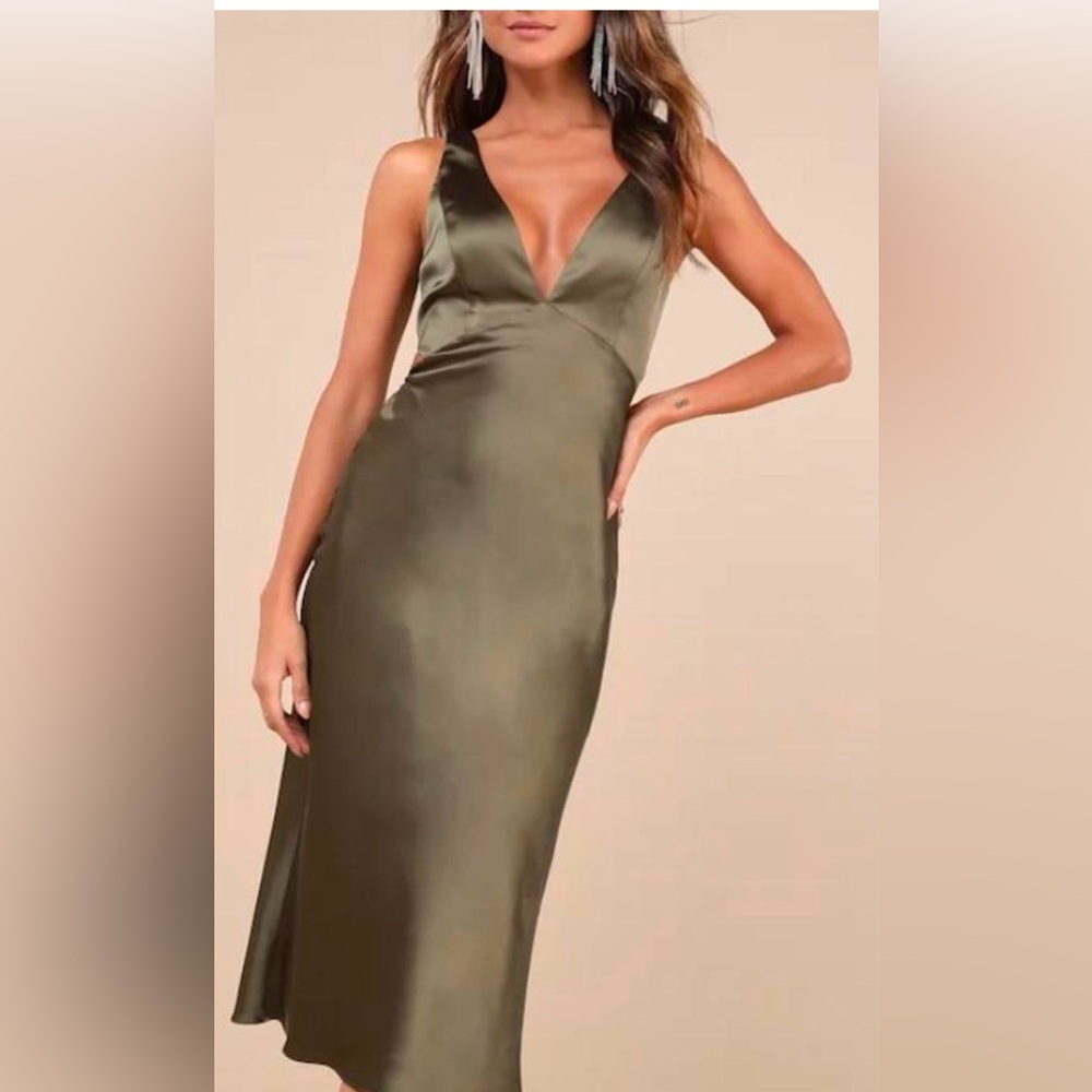 NWT Lulus Women's Khaki and Green Dress
Size S